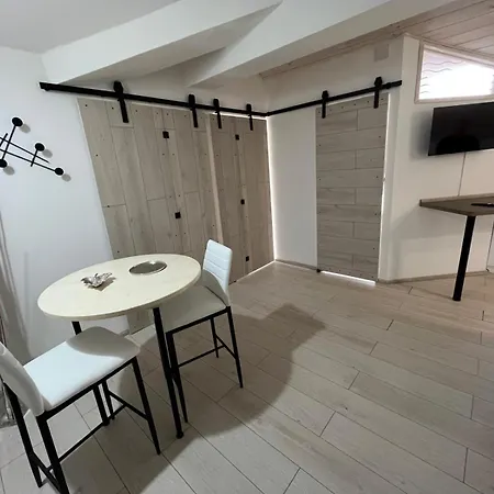 Lucciano 아파트 *